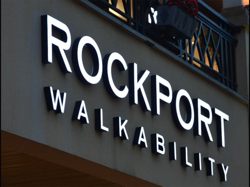 frontlit signs for hotels